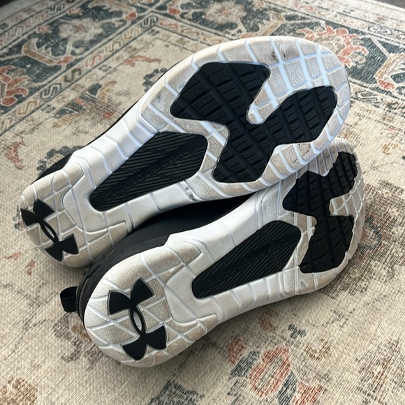 Size 8 Under Armer Mens Sneakers Like New Condition - Picture 8 of 8